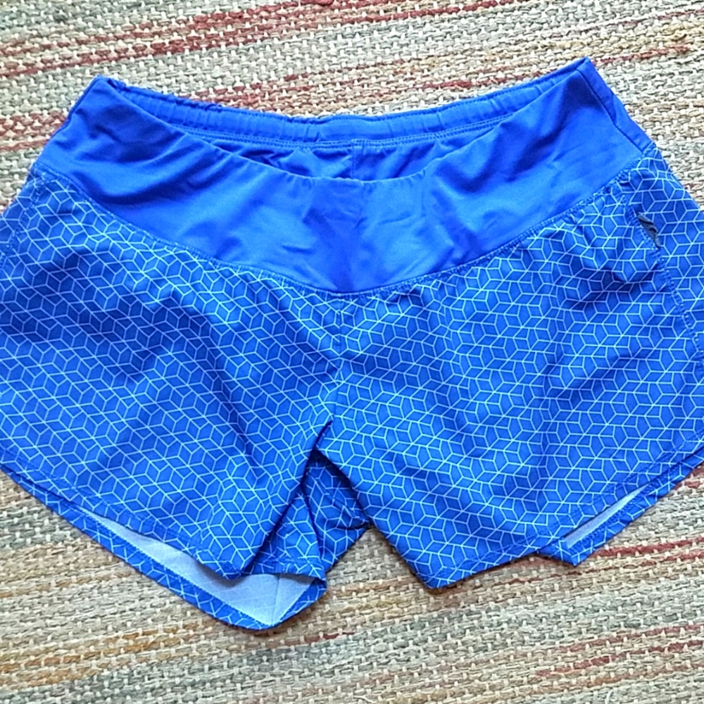 Oiselle roga shorts, size 6